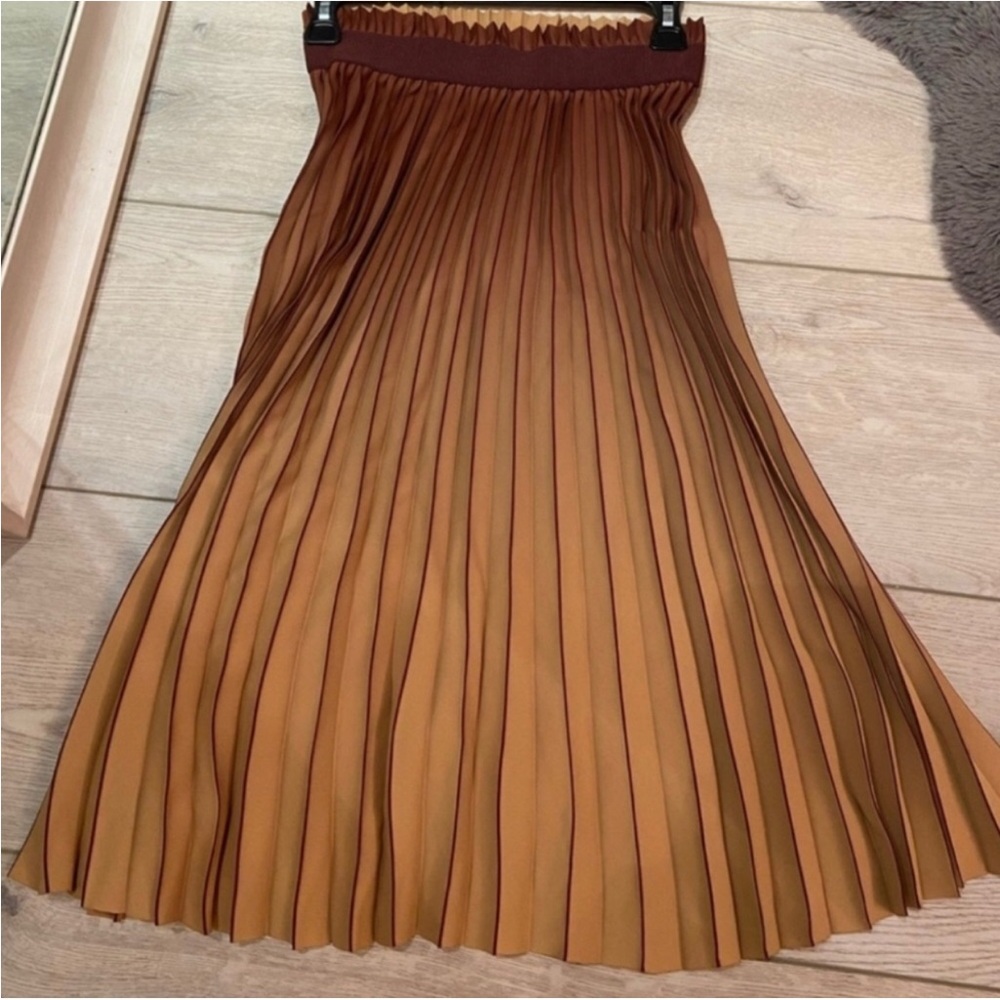 Aritzia Babaton Westin Ombré Skirt XS - Picture 5 of 7